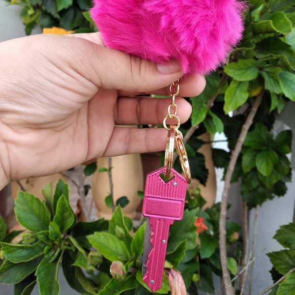 Self defense Keychain ( pick your color) - Picture 3 of 11
